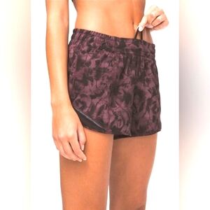 Lululemon Hotty Hot Short II, Size 2
